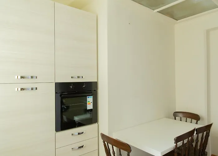 Strategic 2Br Apartment